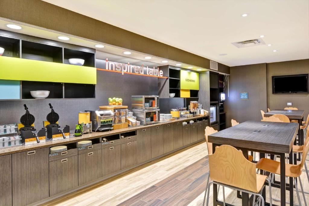 โฮม2สวีท บาย ฮิลตัน กรีนเบย์ Hotel ภายนอก รูปภาพ